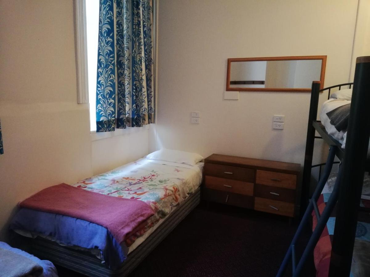 Empire Hotel Backpackers Oamaru Dış mekan fotoğraf