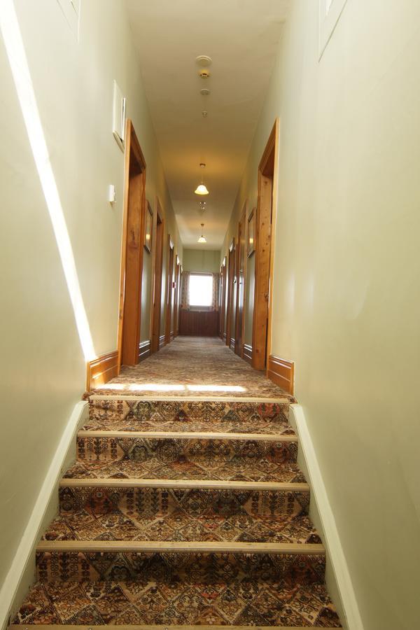 Empire Hotel Backpackers Oamaru Dış mekan fotoğraf