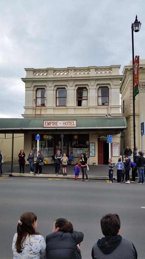 Empire Hotel Backpackers Oamaru Dış mekan fotoğraf