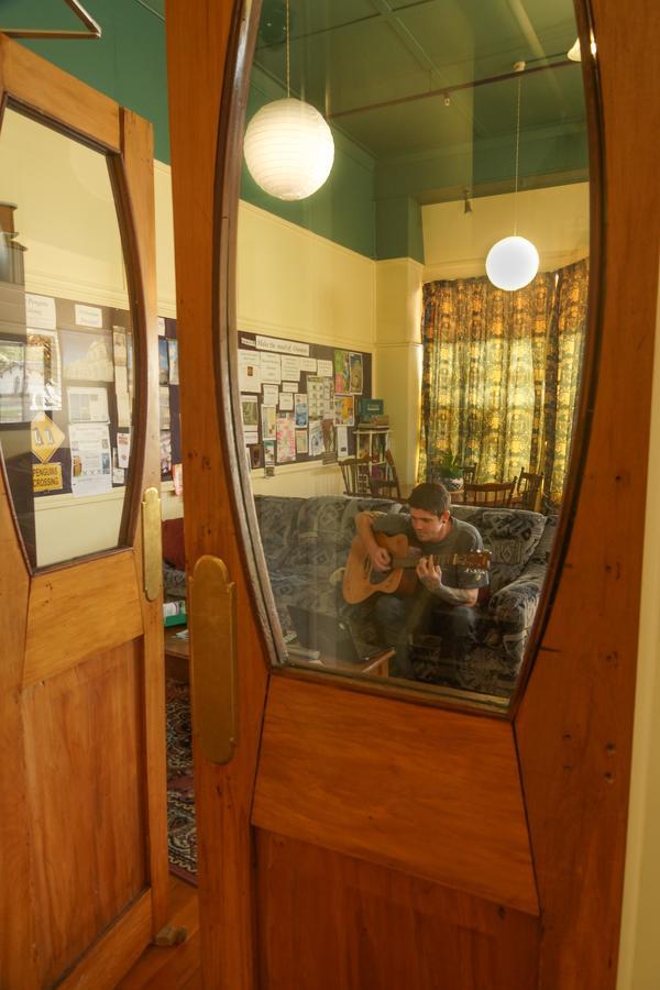 Empire Hotel Backpackers Oamaru Dış mekan fotoğraf