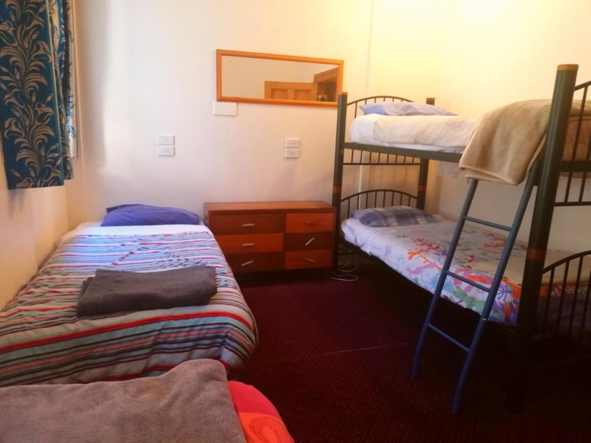 Empire Hotel Backpackers Oamaru Dış mekan fotoğraf