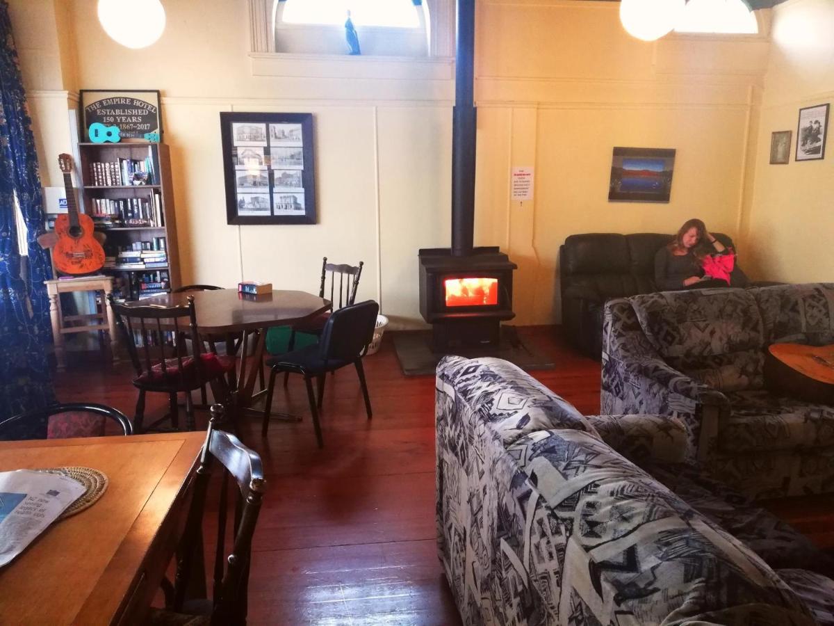 Empire Hotel Backpackers Oamaru Dış mekan fotoğraf