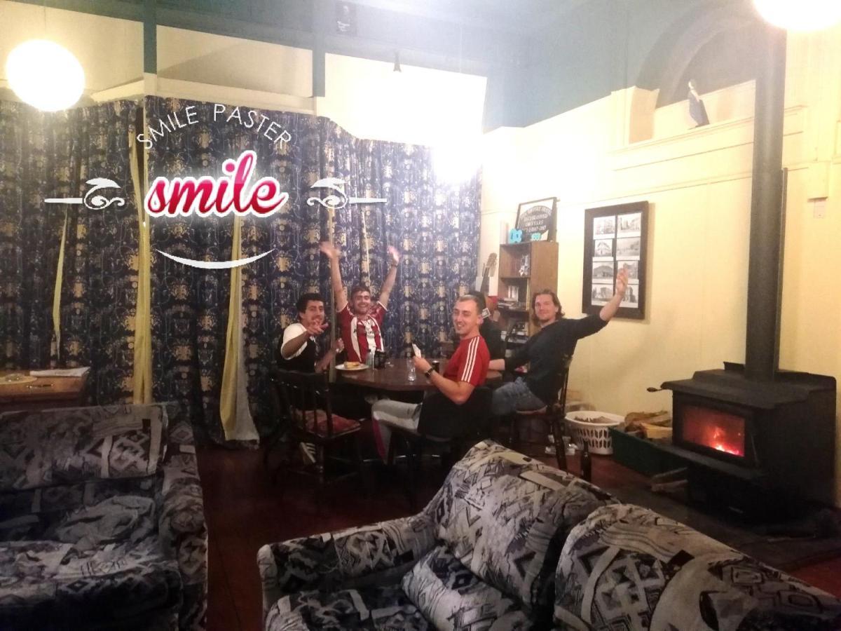 Empire Hotel Backpackers Oamaru Dış mekan fotoğraf