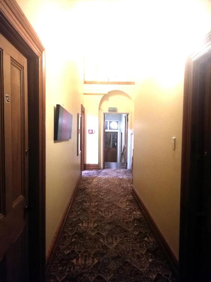 Empire Hotel Backpackers Oamaru Dış mekan fotoğraf